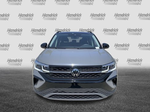 Used 2024 Volkswagen Taos SE image 3
