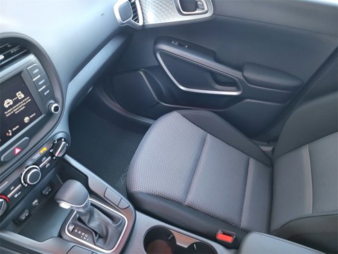 Used 2025 Kia Soul LX image 11