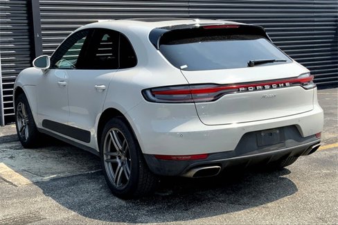 Certified 2020 Porsche Macan image 3