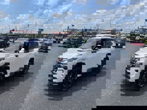 Used 2024 Nissan Rogue SV image 1