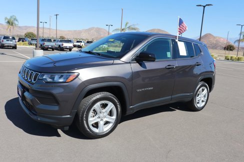 Used 2023 Jeep Compass Sport image 3