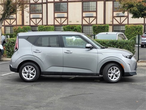 Used 2023 Kia Soul LX w/ Option Group 015 image 4