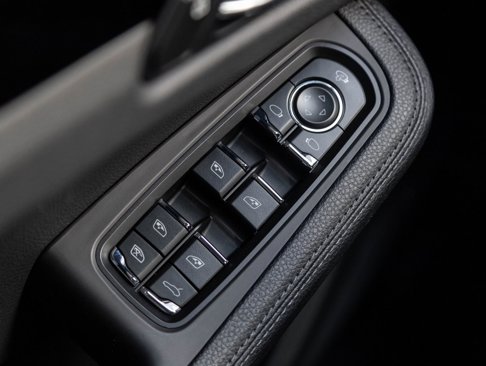 Certified 2024 Porsche Macan image 19