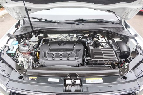 Used 2022 Volkswagen Tiguan SE R-Line image 38
