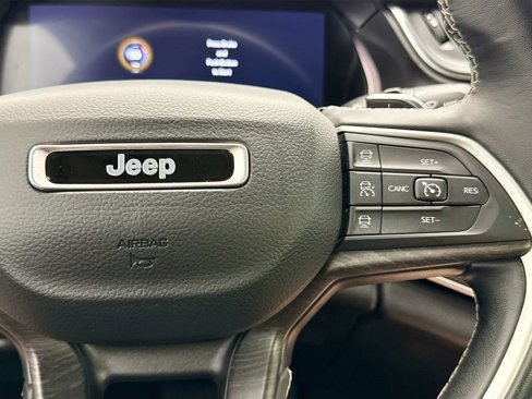 Used 2022 Jeep Grand Cherokee Limited image 12