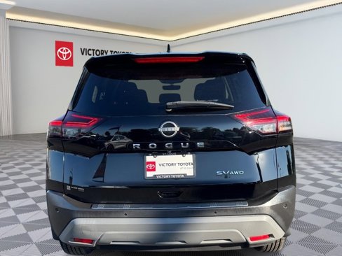 Used 2022 Nissan Rogue SV image 5