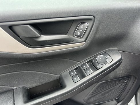Used 2022 Ford Escape SE w/ SE Sport Appearance Package image 12