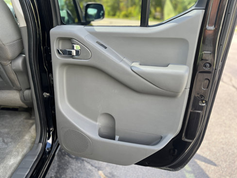 Used 2014 Nissan Frontier SV w/ SV Value Truck Package image 38