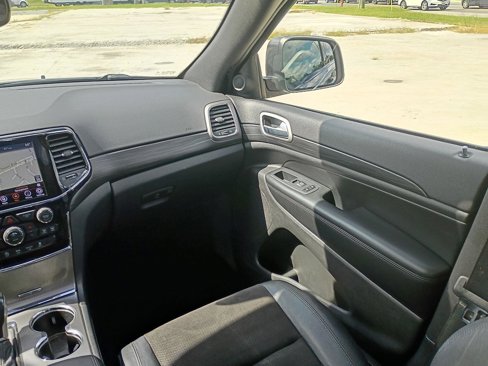 Used 2020 Jeep Grand Cherokee Altitude image 18