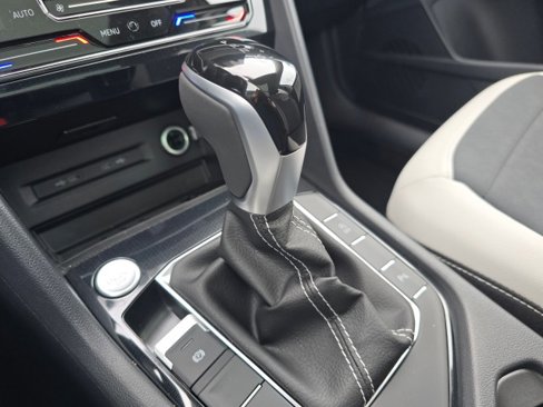 New 2025 Volkswagen Taos SE image 32