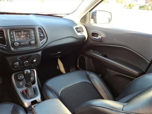 Used 2017 Jeep Compass Latitude image 17