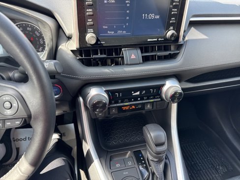 Used 2021 Toyota RAV4 XLE w/ Convenience Package image 18