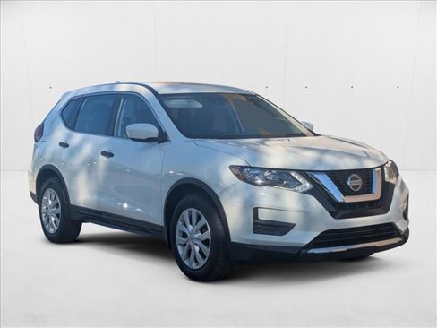 Used 2019 Nissan Rogue S image 3