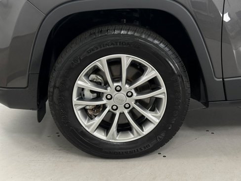 Certified 2022 Jeep Cherokee Latitude Lux image 35