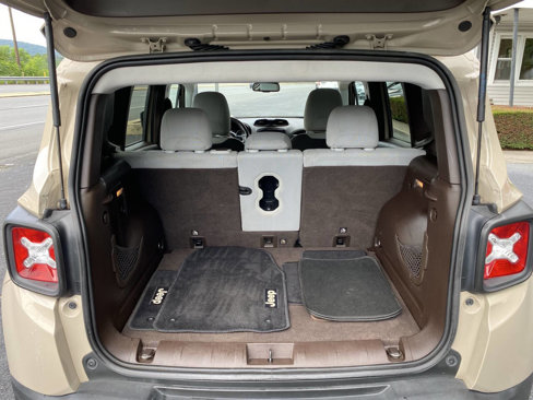 Used 2016 Jeep Renegade Latitude w/ Popular Equipment Group image 14