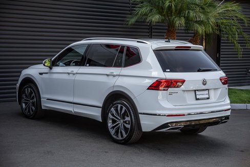 Used 2018 Volkswagen Tiguan SEL Premium w/ R-Line Package image 3