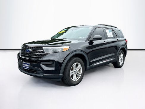 Used 2022 Ford Explorer XLT image 3