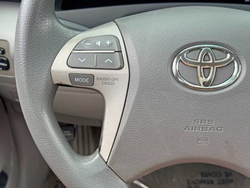 Used 2010 Toyota Camry image 19