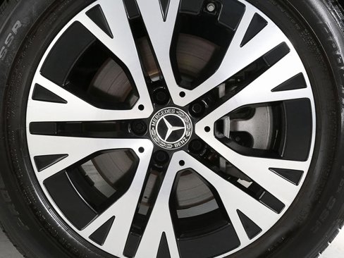 Used 2024 Mercedes-Benz GLB 250 4MATIC image 13