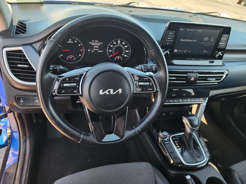 Used 2023 Kia Seltos S image 2