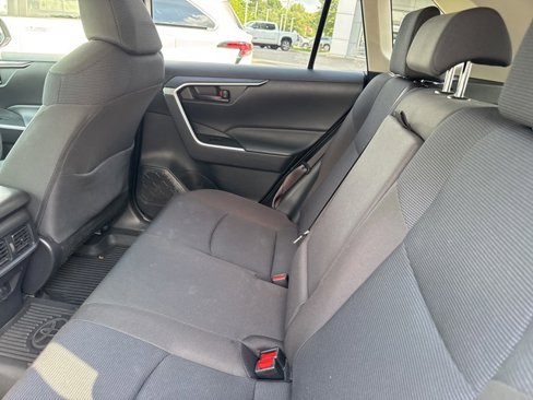 Used 2022 Toyota RAV4 LE image 10