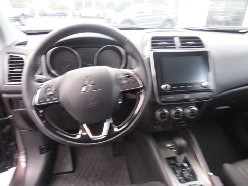 Used 2024 Mitsubishi Outlander Sport LE image 13