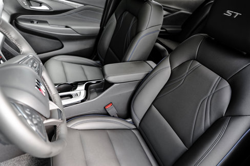 New 2025 Buick Envista Sport Touring w/ Convenience I Package image 16