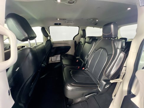 Used 2018 Chrysler Pacifica Touring-L w/ Advanced Safetytec Group image 29