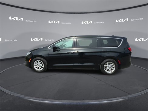 Used 2017 Chrysler Pacifica LX image 11
