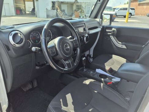 Used 2015 Jeep Wrangler Unlimited Sahara w/ Connectivity Group image 20