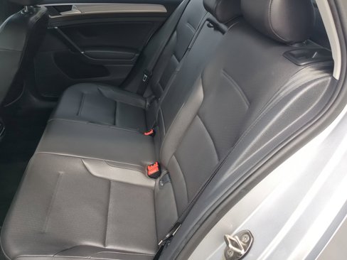 Used 2016 Volkswagen e-Golf SEL Premium image 45