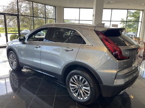 Used 2025 Cadillac XT4 Premium Luxury image 4