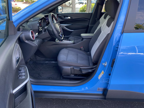 Used 2024 Chevrolet Trax RS w/ Sunroof Package image 13