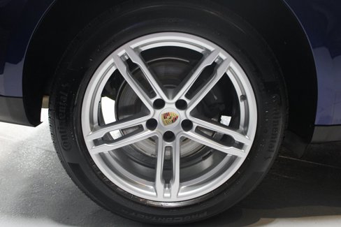 Used 2025 Porsche Macan image 13
