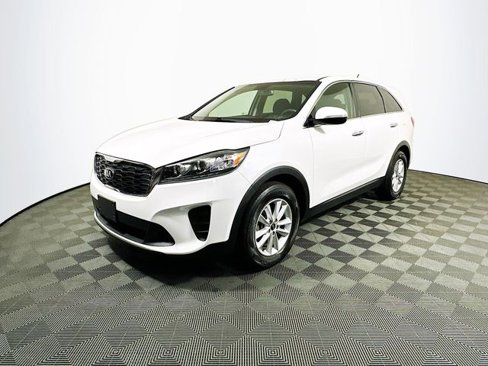 Used 2019 Kia Sorento LX image 4