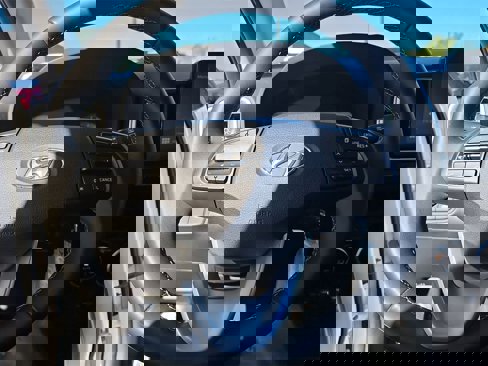 Certified 2021 Hyundai Venue SEL image 19