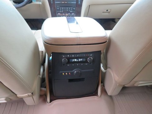 Used 2011 Cadillac Escalade ESV Premium image 32
