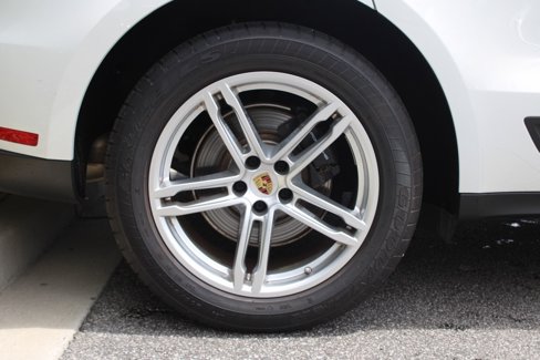 Certified 2024 Porsche Macan image 15