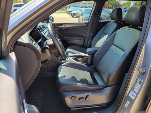 Used 2022 Volkswagen Tiguan SE R-Line image 9