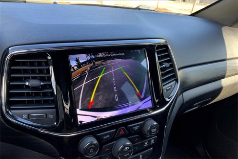Used 2019 Jeep Grand Cherokee Altitude image 19