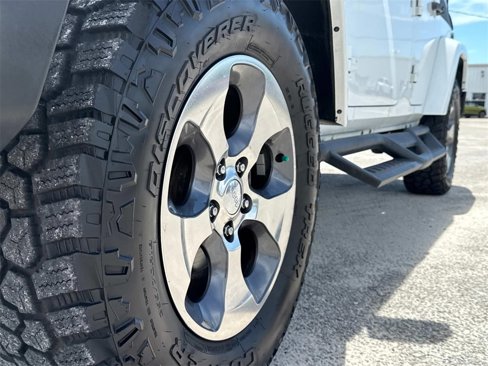 Used 2018 Jeep Wrangler Unlimited Sahara image 9