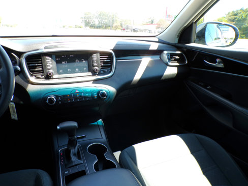 Used 2020 Kia Sorento LX image 12