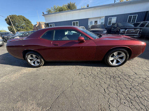 Used 2018 Dodge Challenger SXT image 8