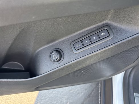 Used 2023 Chevrolet Equinox Premier image 10