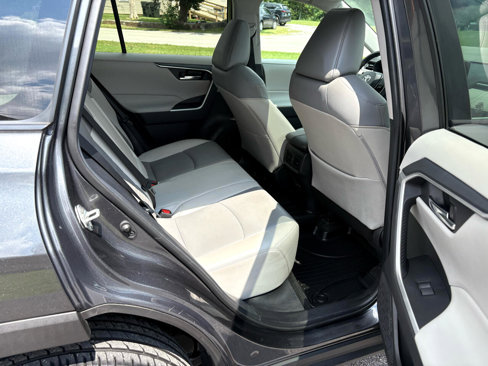 Used 2020 Toyota RAV4 XLE Premium image 24