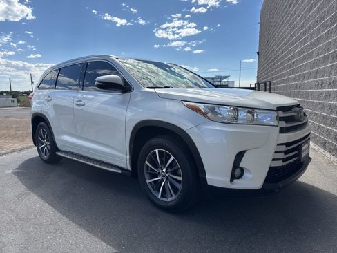 Used 2017 Toyota Highlander XLE image 3