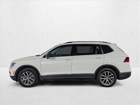 Used 2020 Volkswagen Tiguan SE w/ Panoramic Sunroof Package image 8