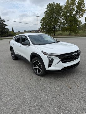 Used 2024 Chevrolet Trax RS image 1