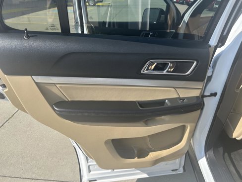 Used 2017 Ford Explorer XLT w/ Equipment Group 202A image 24