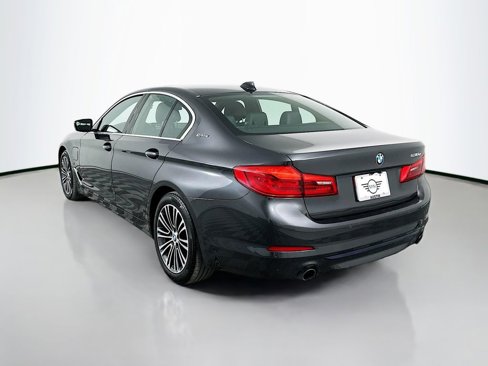 Used 2019 BMW 530e xDrive w/ Executive Package image 7